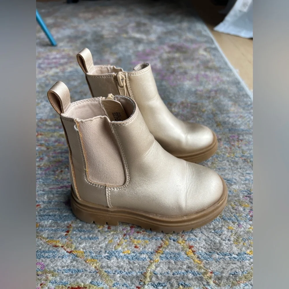 Metallic Gold Girls Chelsea Boots Size 7‎